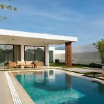 Villa Ashta / Zen *