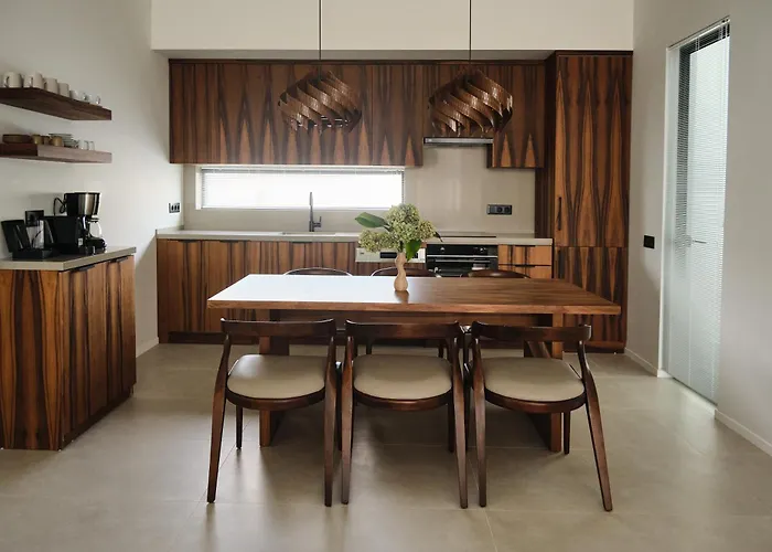Ashta / Zen Vila